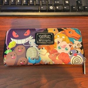 Lounge Pokémon Wallet HTF